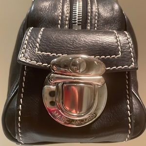 Marc Jacobs classic silver hardware oblong leather handbag